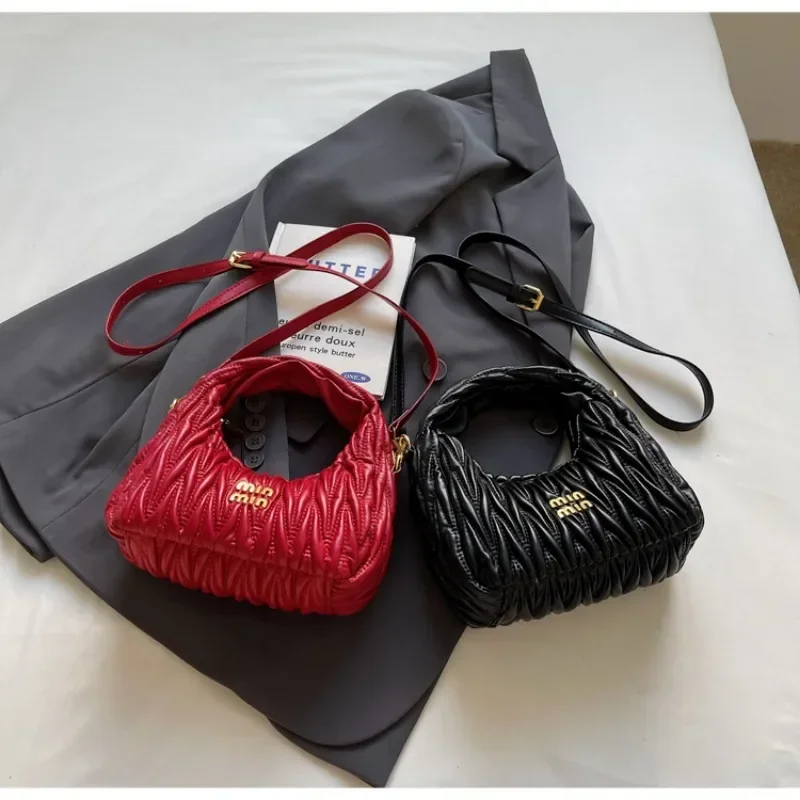 

Trendy Letter Logo Messenger Bag - Elegant Minimalist Leather Crossbody Purse For Women With Paris Fashion-Inspired Details