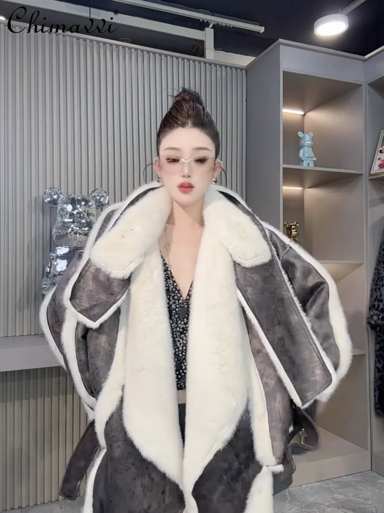 معطف شتوي جديد لعام 2025 بأكمام طويلة ثقيل معطف فرو أنيق للنساء سترات قصيرة من فراء الغنم الصناعي الراقية