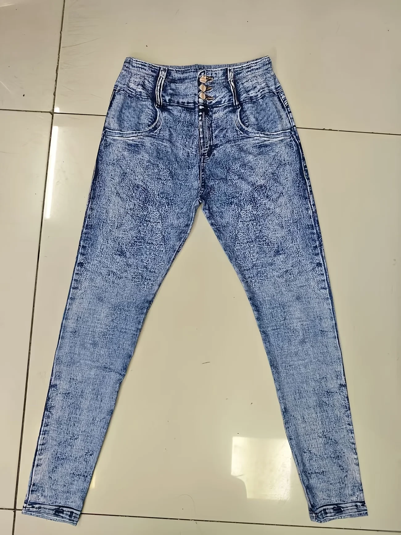 Bedruckte Damenleggings, kein Denim-Stoff, Design mit Scheintaschen und Knöpfen, hochelastische, modische, schmal geschnittene, lässige Skinny-Hose – Detail 4