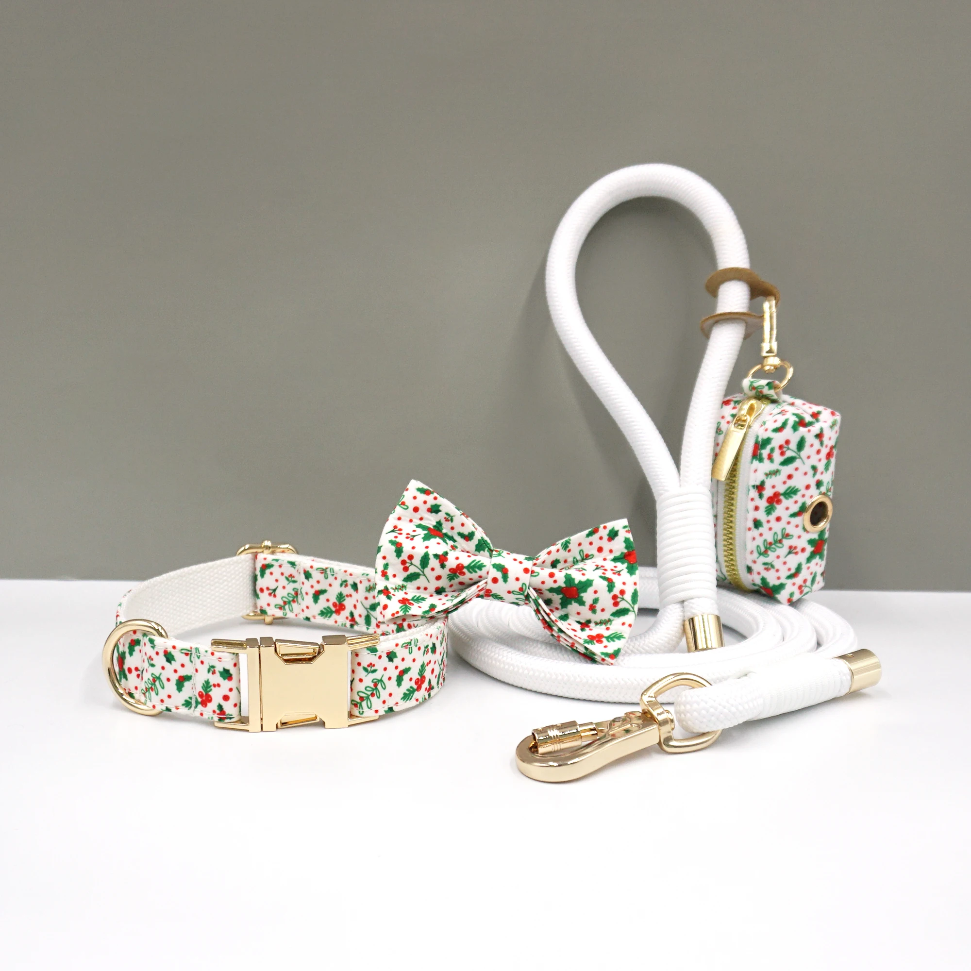 

High Quality Luxury Dog Christmas Collar Heavy Duty Rope Leash Bow Tie Poo Bag Holder Set Pet Christmas Gift Set