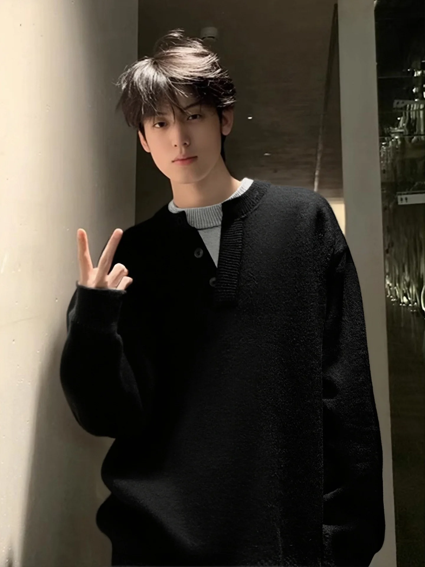 

Мужской трикотаж Bla V-Ne: осенне-зимний, в стиле Old Money, для многослойного образа, свободный крой, удобный, из нейлоновой ткани