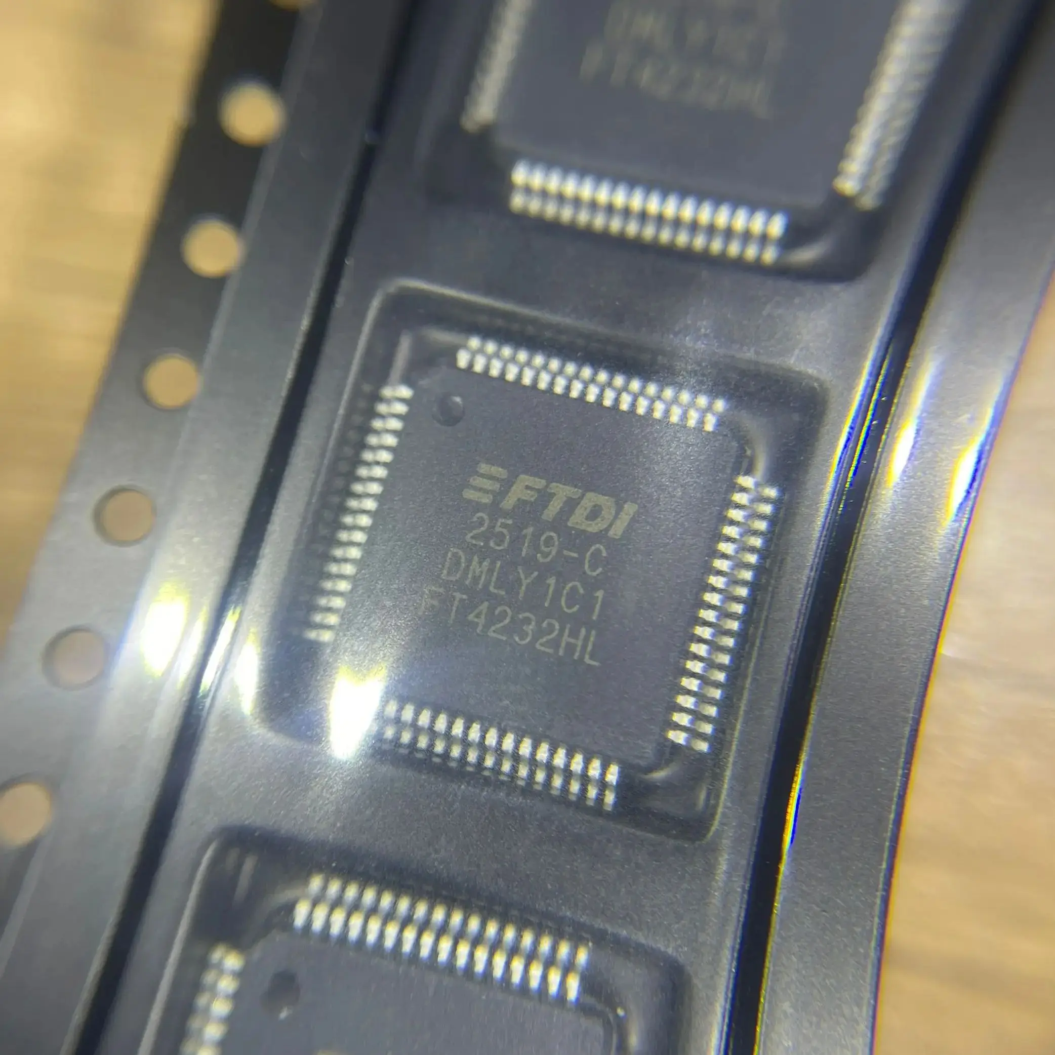 

5PCS/LOT Original FT4232HL USB TO UART/MPSSE IC CHIP LQFP-64 100%NEW