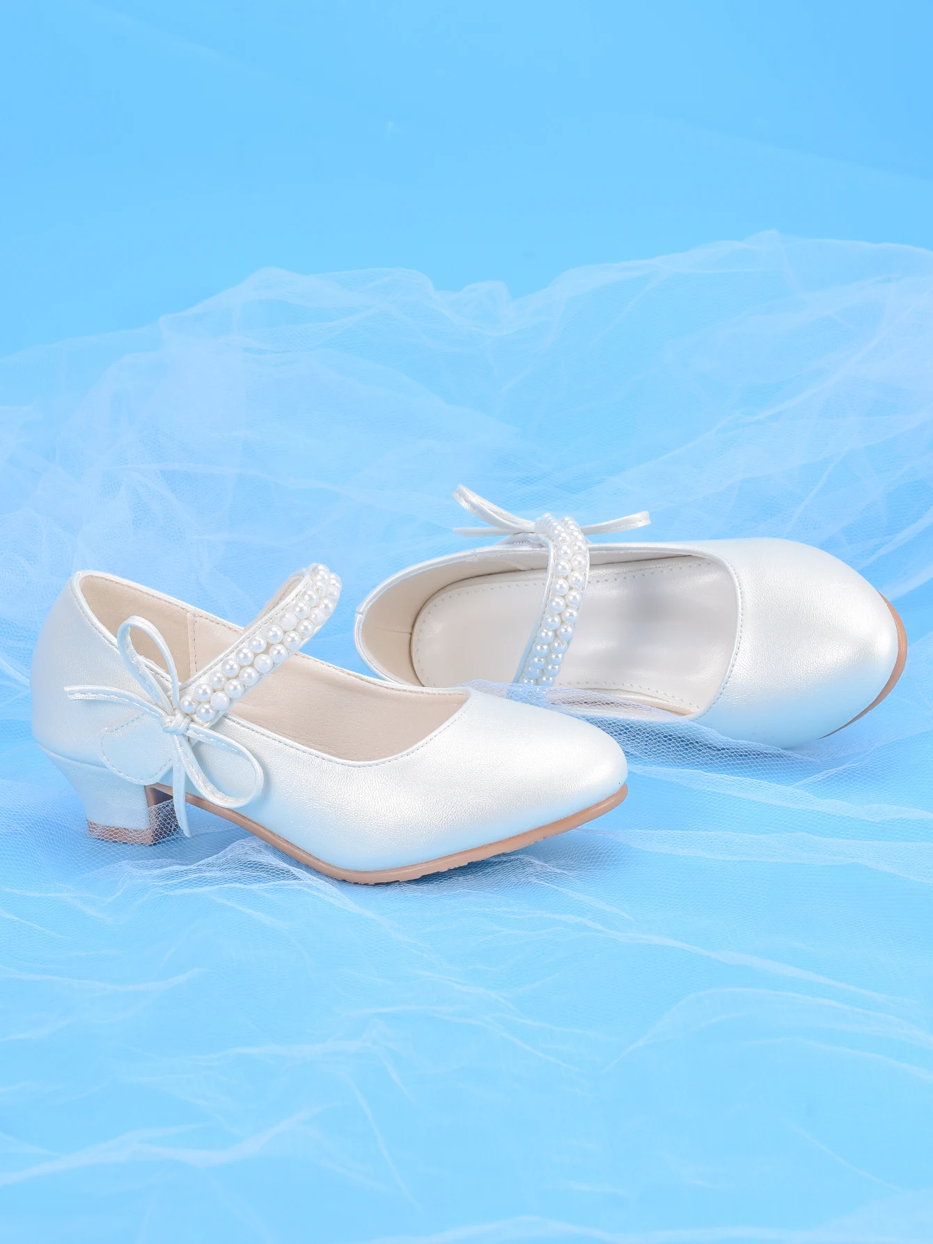 كعب عالٍ على الموضة للأميرة البنات، أبيض، مثالي للفساتين والعروض وحفلات أعياد الميلاد