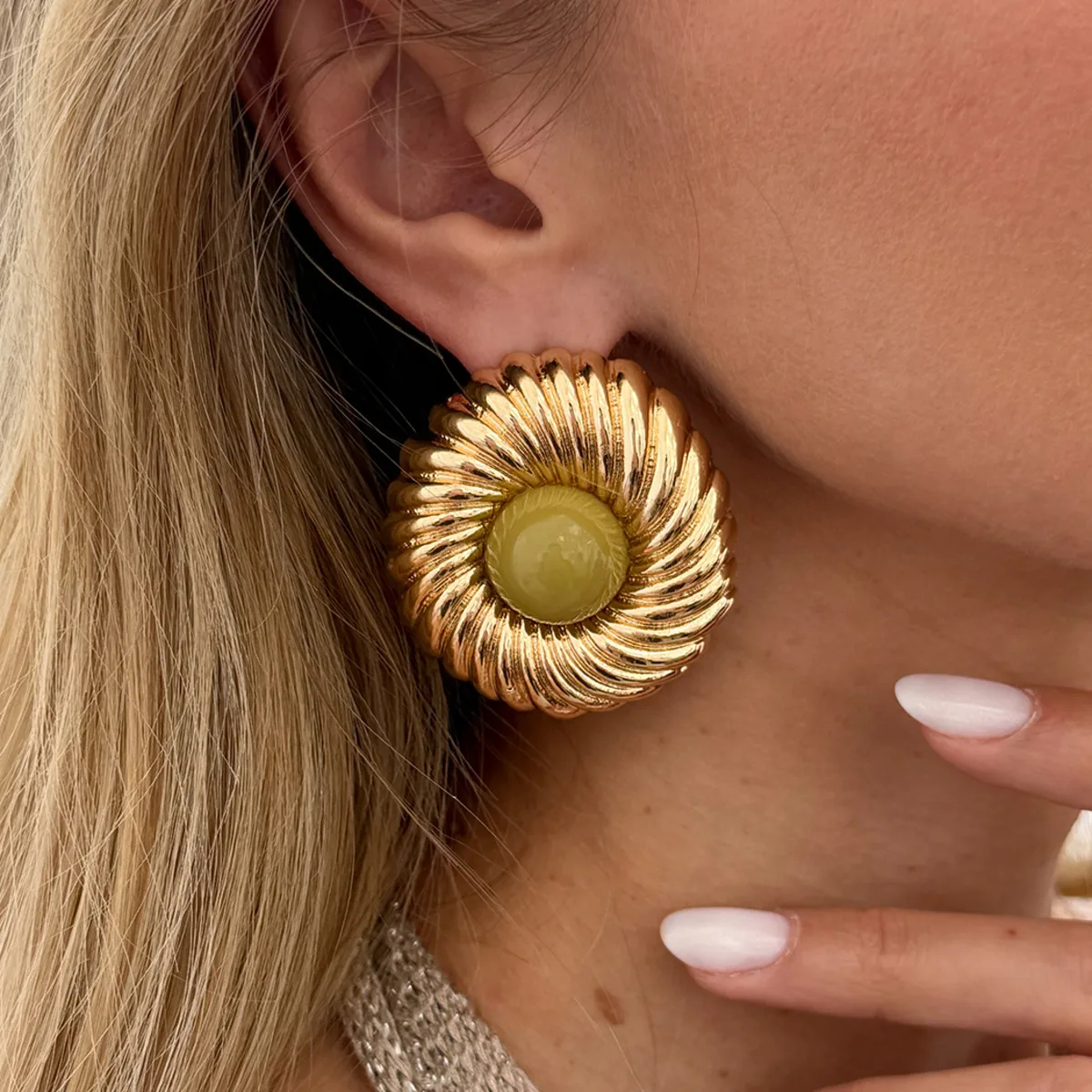 KunJoe New Trendy Geometric Big Spiral Stud Earrings Women Boho Inlaid Resin Acrylic Beads Earrings Vacation Jewelry Accessories