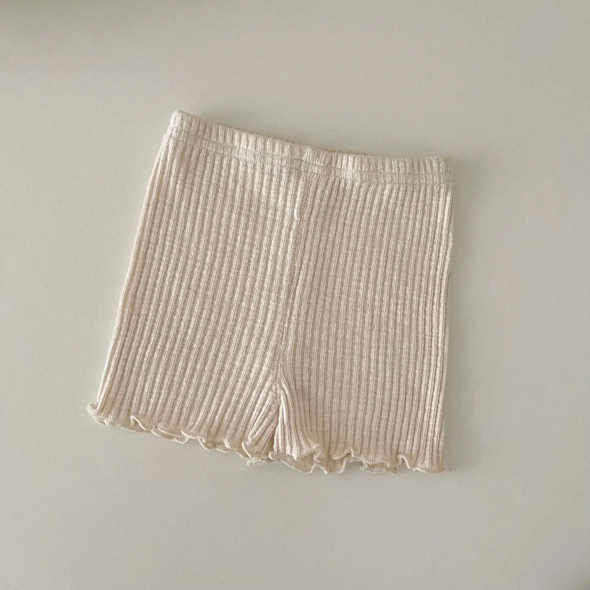 2024 Sommer Neugeborene Baby feste Shorts Mädchen Säugling gerippte Rüschen kurze Hosen Kinder Jungen Baumwolle Freizeit kleidung Kleinkind Mittel