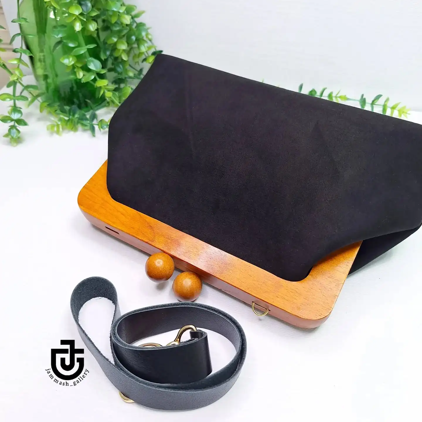 

Lost in Vintage Soild Velvet Fabric Handbag Wooden Mouth Kiss Lock Bag Eveni Clutch Set Handbags with Straps Big Purse 25x19x8cm