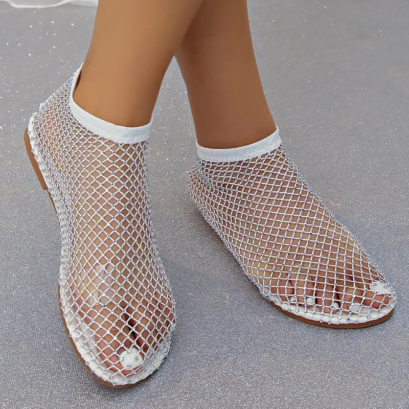 Nuevas sandalias de fondo plano con punta redonda para mujer de verano 2025, botas cortas huecas para mujer, zapatos informales de fondo plano con diamantes de agua para mujer