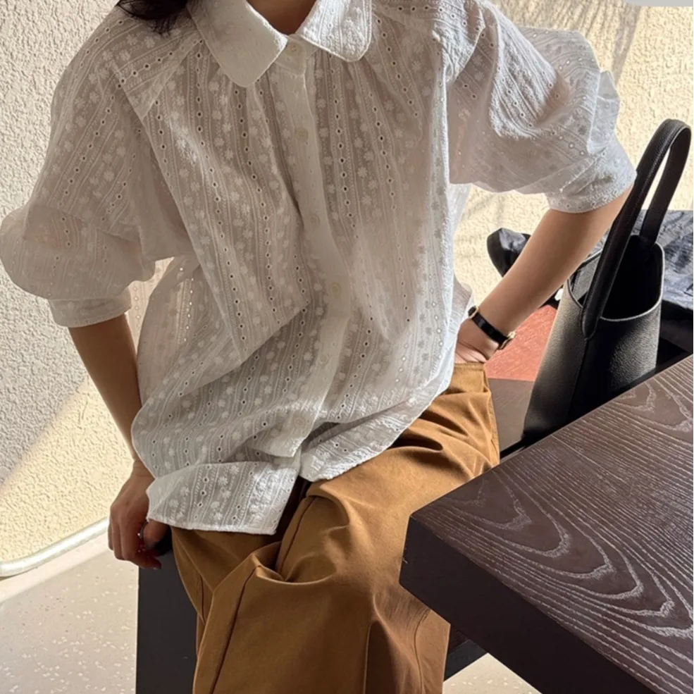 

Korean Style Versatile Women's Hook Flower Top Fashionable Summer 2026 Loose Fit Lace Shirt Vintage Design All-Match Upperwear