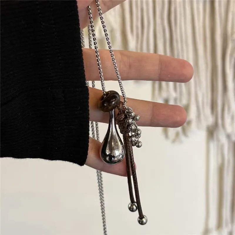 Celeb- Inspired Long Minimalist Design Grape Cluster Tassel Water Bottle Pendant Necklace for Casual Commuting And Daily Wear