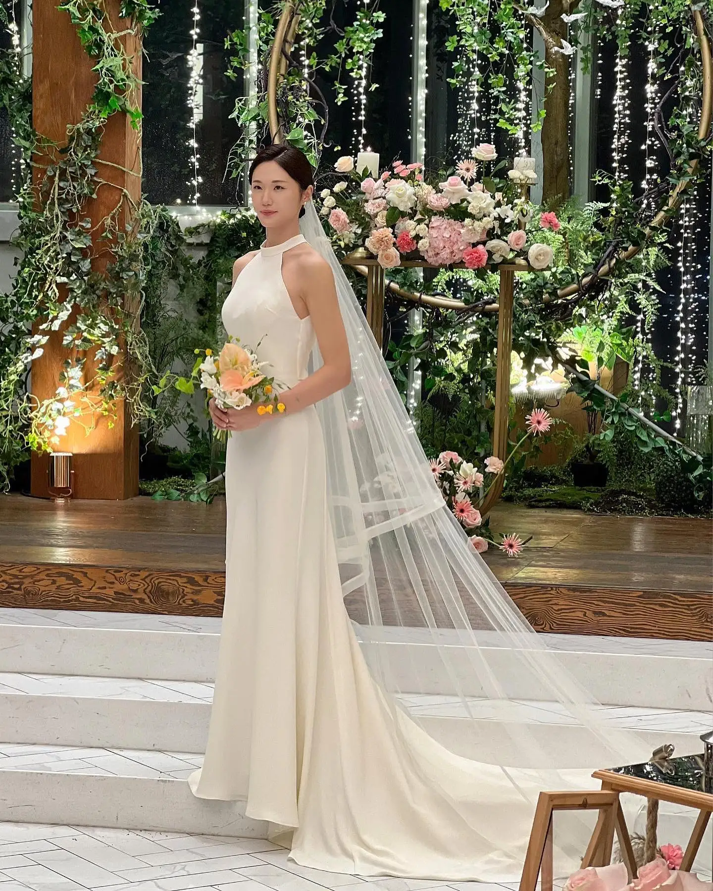 2022 Halter Neck Backless Bride Dresses Wedding Gowns Satin Sleeveless Sheath Elegant Simple Korea Photography Bridal Gown