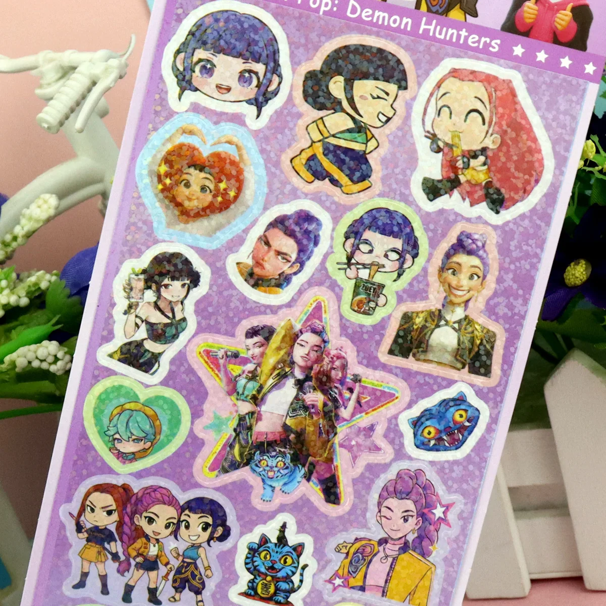 

Новые аниме-стикеры в стиле K-Pop: милые креативные наклейки с лазерным эффектом и изображением охотников на демонов, подходят для украшения мобильных телефонов.