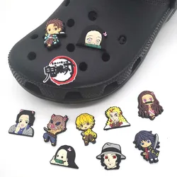 Demon Slayer Kawaii PVC Croc scarpe Charms simpatico cartone animato sandali fai da te accessori per zoccoli decorazioni ragazzo bambini regali di compleanno