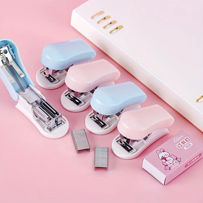 2/4 Sets of Cartoon Mini Staplers in Random Colors, Portable Mini Stapler Set, Small Office Stapler, Holiday Event Stationery Prizes