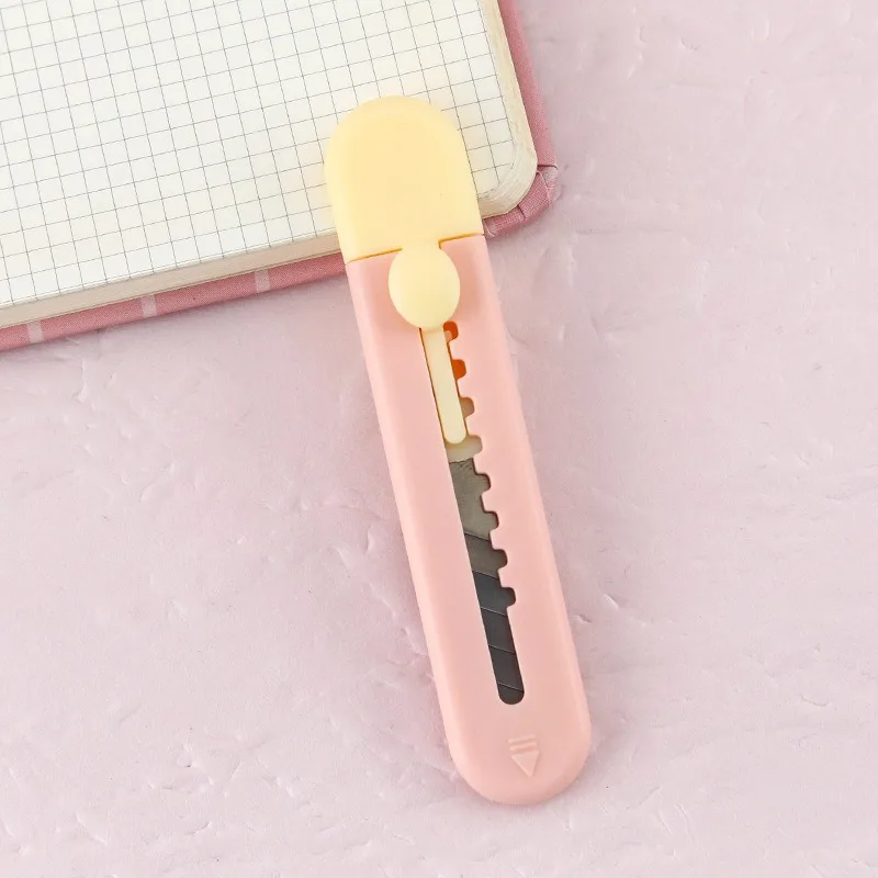 Candy Color Portable Utility Paper Knife, Estudante Mini Faca, Handmade desembalar Artefato, Expresso Faca, 1Pc