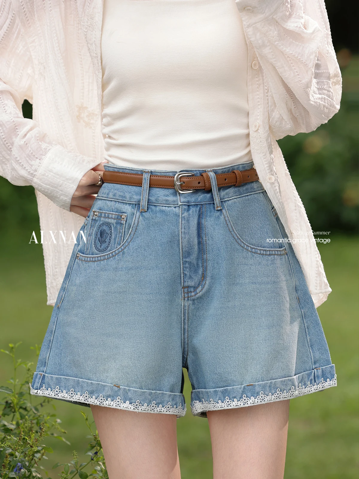 ALXNAN Women's Shorts Blue Wide-leg Elegant Lace Design Denim Shorts 2025 Summer Casual High-waist Baggy Pants Female New L56135