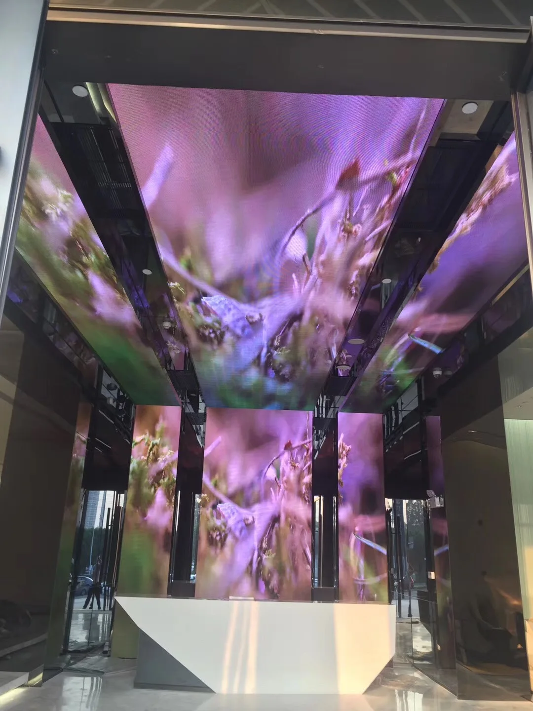 High Flexibility LED Screen New GOB Flexible Video Display Curtain Flexible Led Screen P2.5 Color Display Screen - view 4
