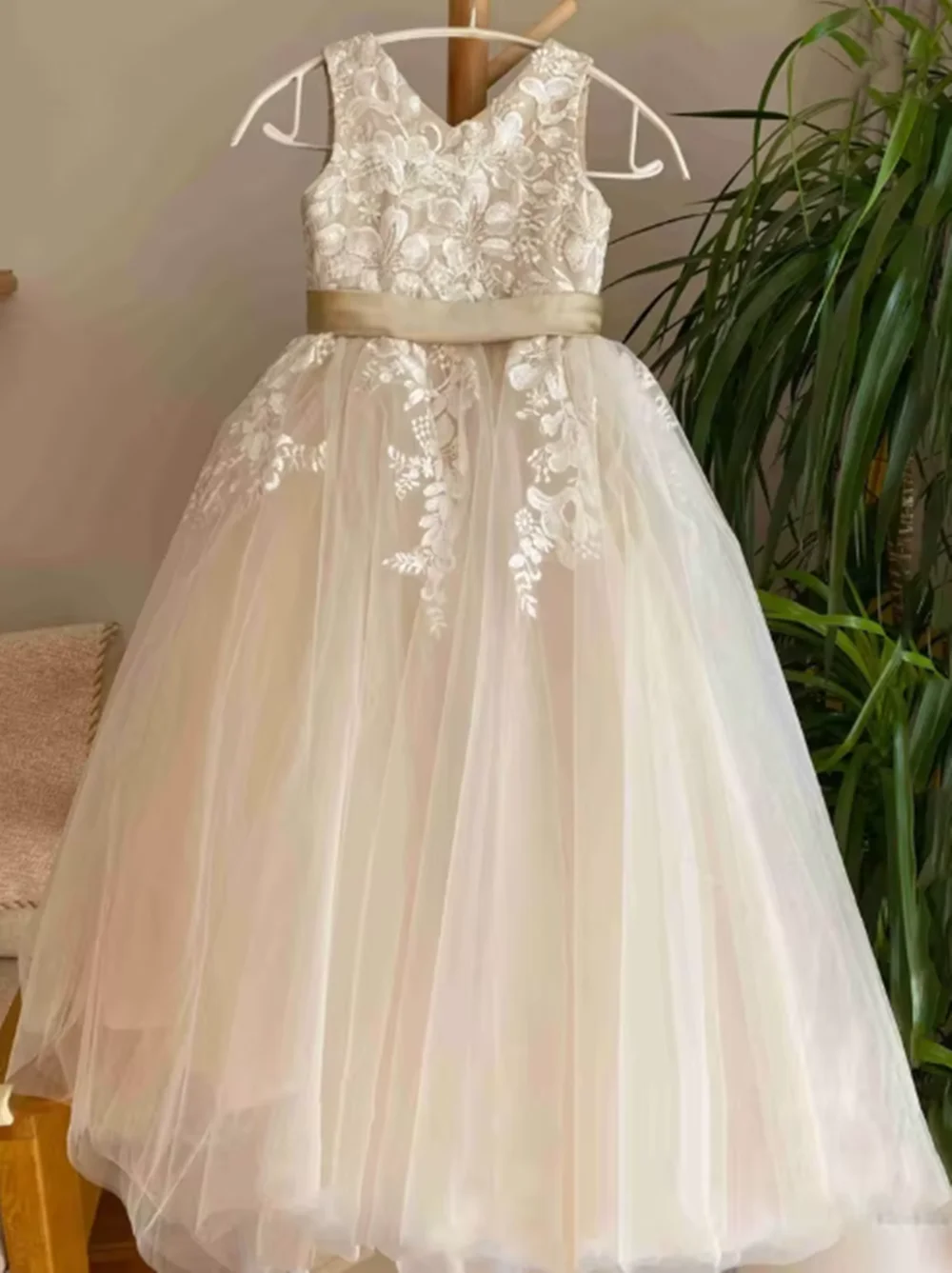 Customized Light Champagne Flower Girl Dress Tulle White Appliques With Bow Belt For Wedding Birthday Party Holy Communion Gown