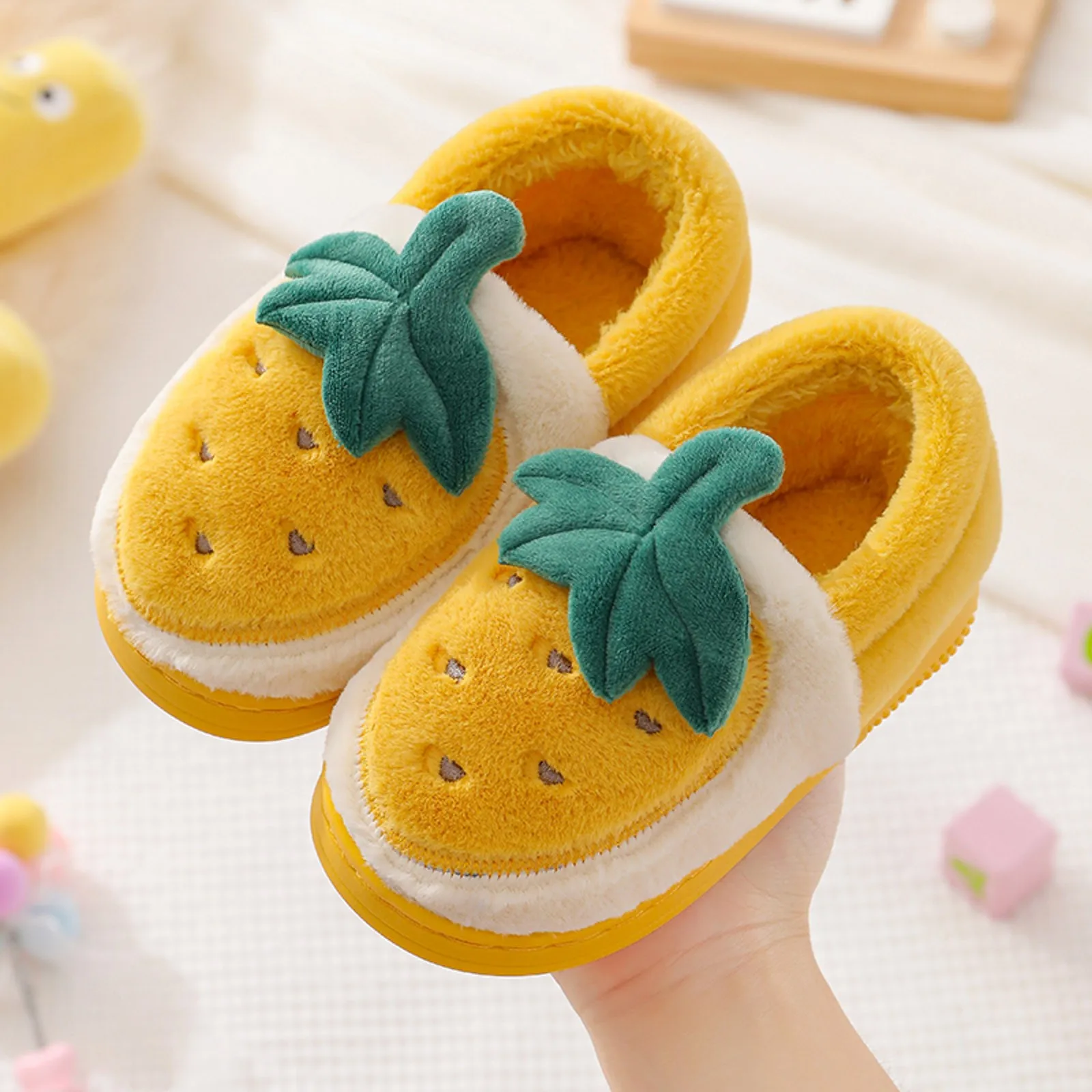 Winter Kids Cotton Plush Strawberry Slippers Children Girls Boys Indoor Wear Soft Non-slip Thick Home Heel Wrap Cotton Shoes