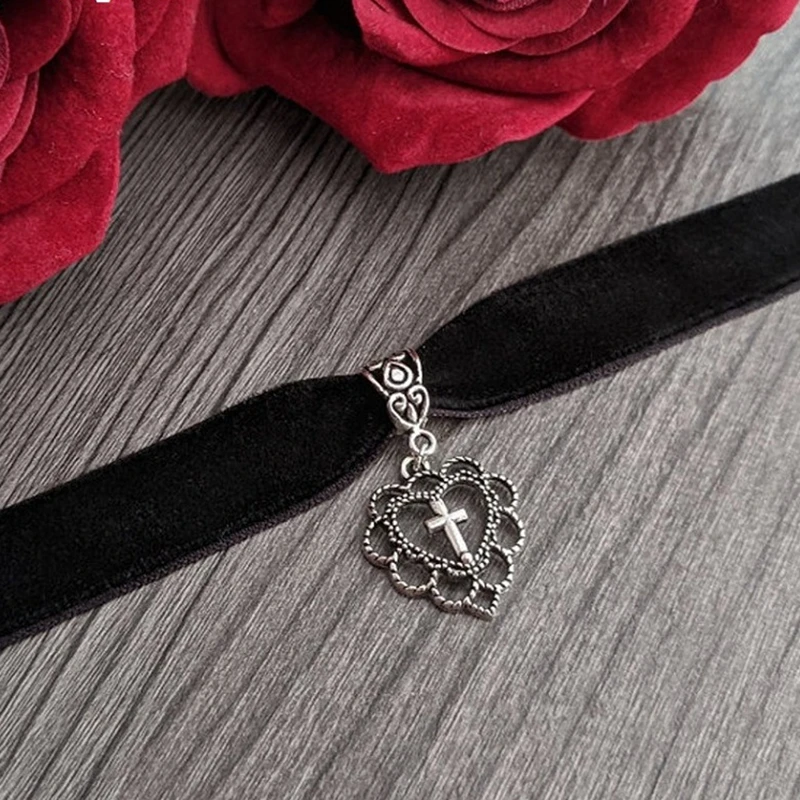 2023 Trend Gothic Cross Heart Charm Pendant Choker Women Girls Fashion Thorns Love Witch Jewelry Black Velvet Chain Necklace