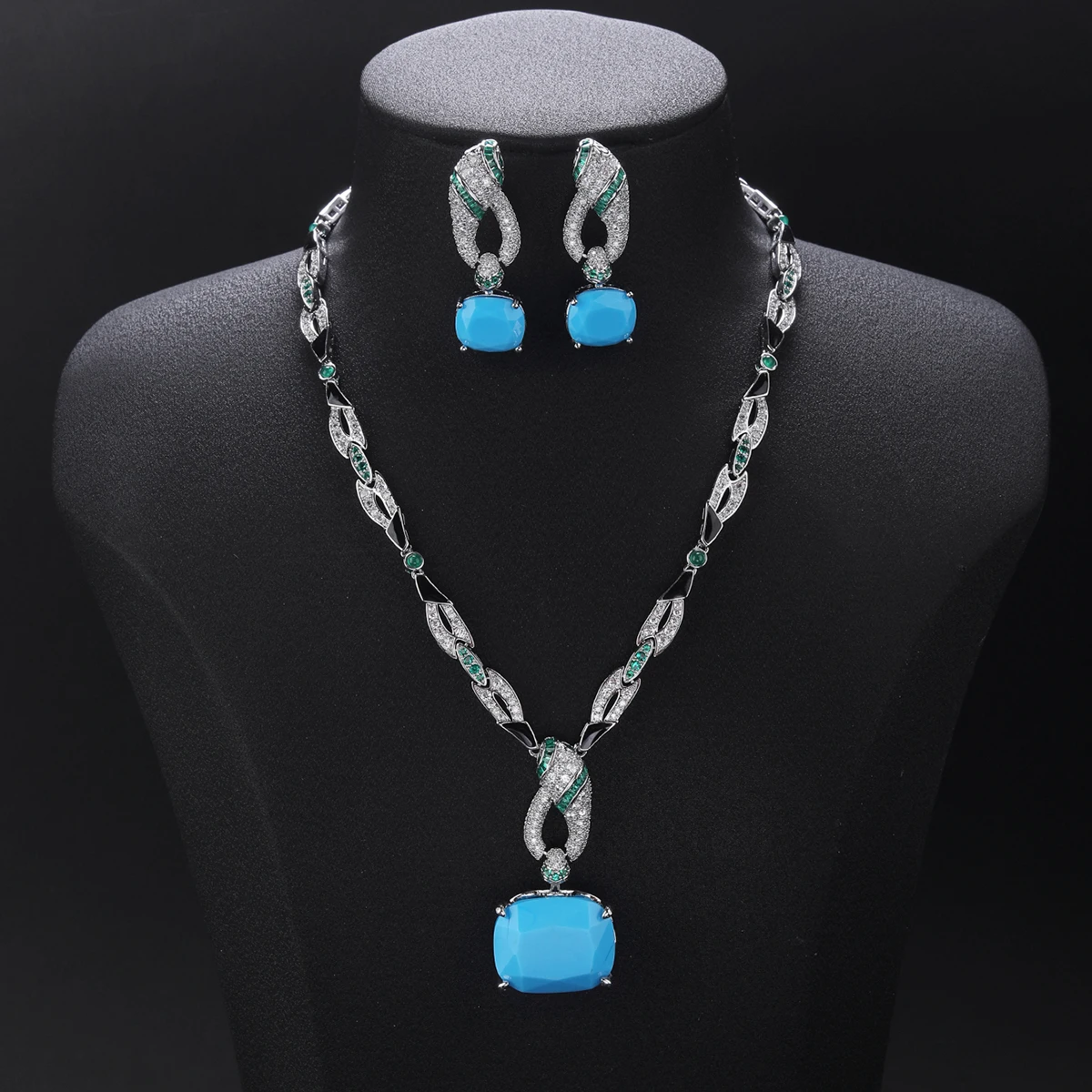 

High Quality Luxury Cubic Zirconia Snake Pendant Design Necklace Earrings Set Lady Party Accessories CN11580