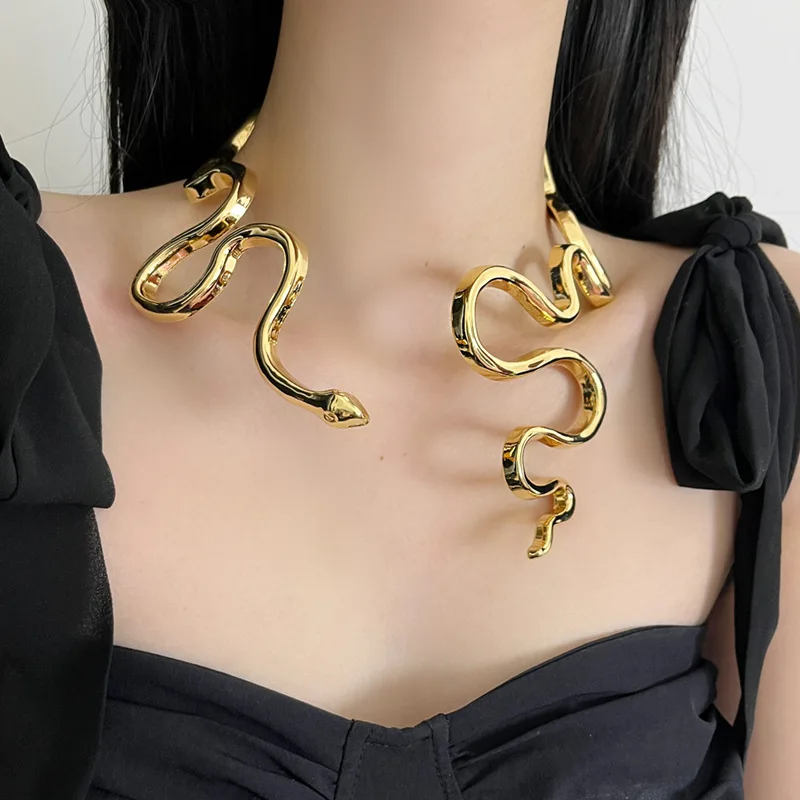 Irregular metal streamline snake shaped open collar, necklace