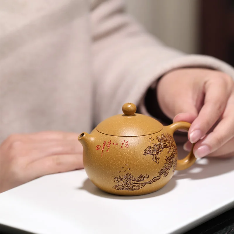 |tea sweet 】 yixing purple sand all hand carved painting teacher undressed ore ceramic tea-pot pine ShouChangQing 130 cc