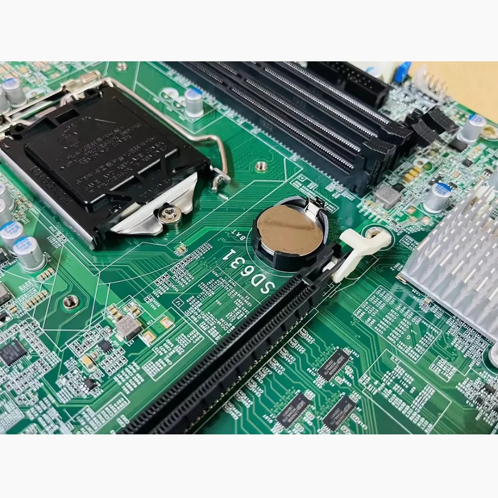 

Промышленная материнская плата SD631 поддерживает 6-е 7-е поколения работает отлично