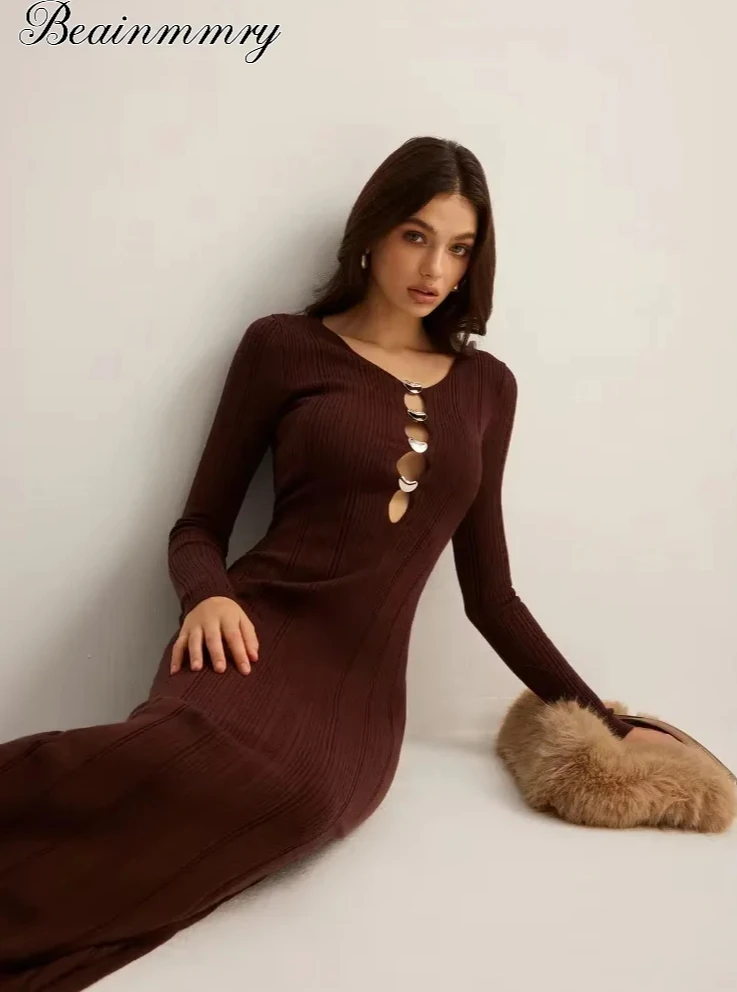 Abito da donna in maglia con scollo a V ritagliato con decorazioni in metallo, maxi abito aderente elegante in tinta unita, abito da ufficio a maniche lunghe