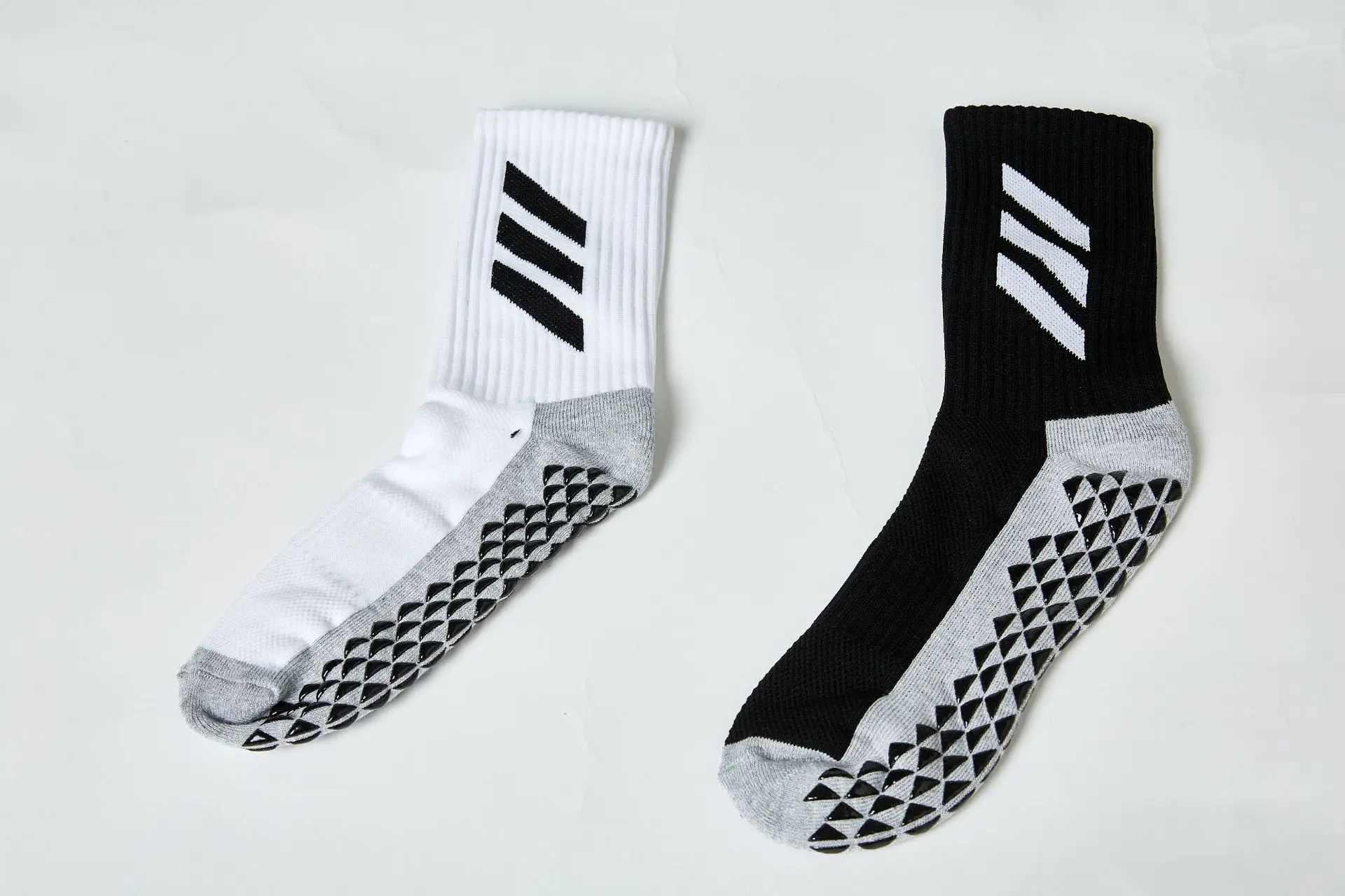 4/6 Pair Grip Soccer Socks Anti Slip Non Slip Men\'s Athletic Socks for Football Basketball Sports