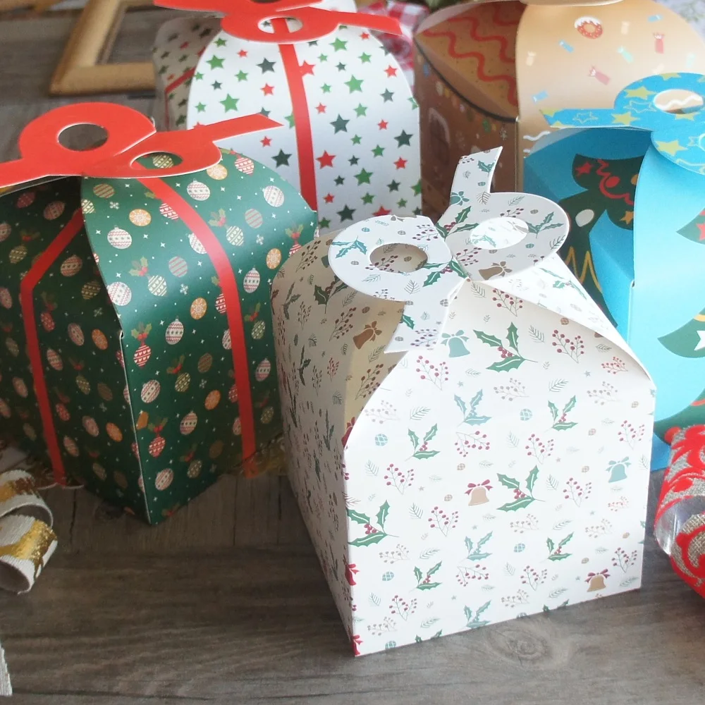 

12 Pcs Christmas House Star Holly Tree Design Paper Box Candy Gift Packaging Boxes Party Decoration Chocolate Macaron Packing