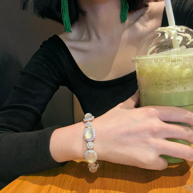 

Madagascar Ice White Chalcedony Bracelet for Women Luxurious Inlaid Cabochon Light Luxury Bracelet Exquisite Niche High-end