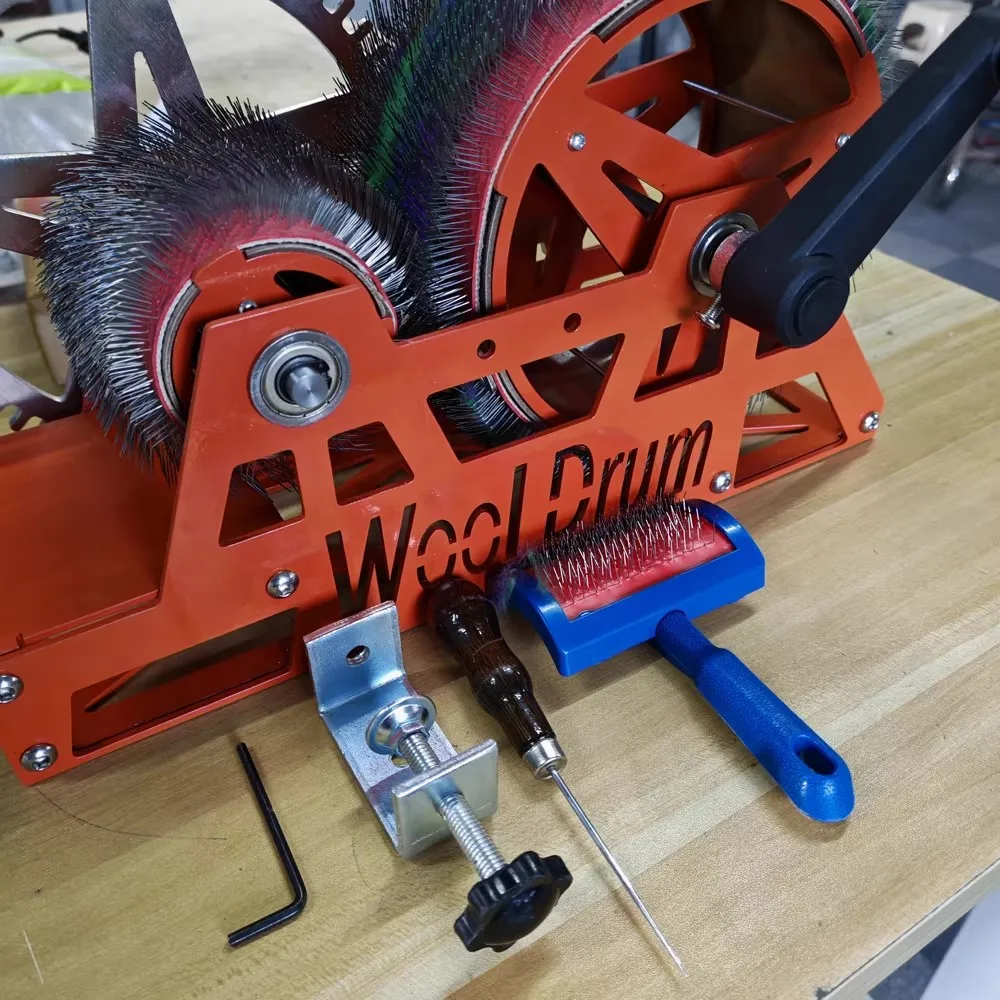 Hand Cranked Drum Wool Carder Machine, Manual Fiber Combing Blending Carding Tool, Portable DIY Raw Wool Processing Equipment