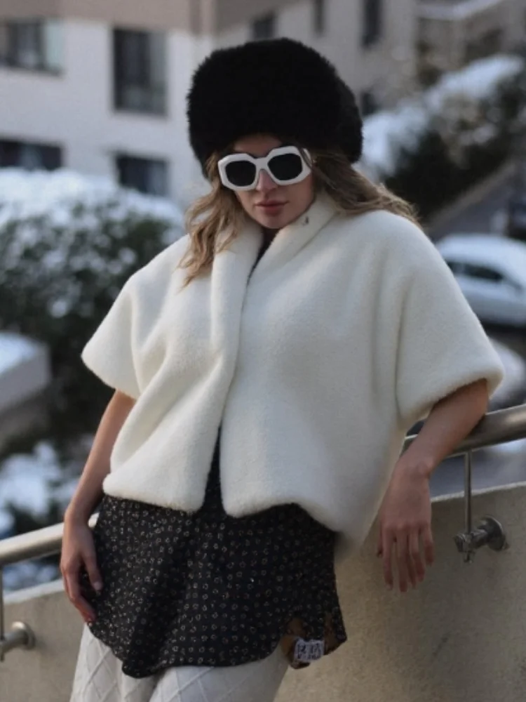 2025 solido inverno addensare cappotti di pelliccia sintetica per le donne caldo manica corta colletto alla coreana cappotti chic nuova giacca allentata top High Street