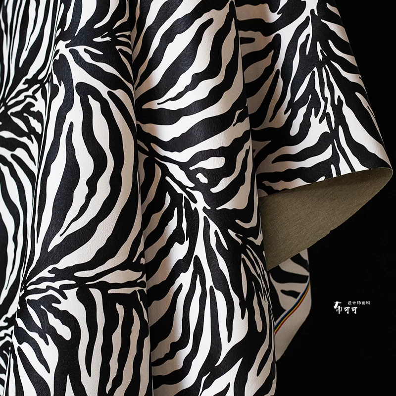 Imagem -02 - Couro Zebra Patterned Designer Tecido Faça Você Mesmo Material de Costura Preto e Branco Atacado Pano por Metro