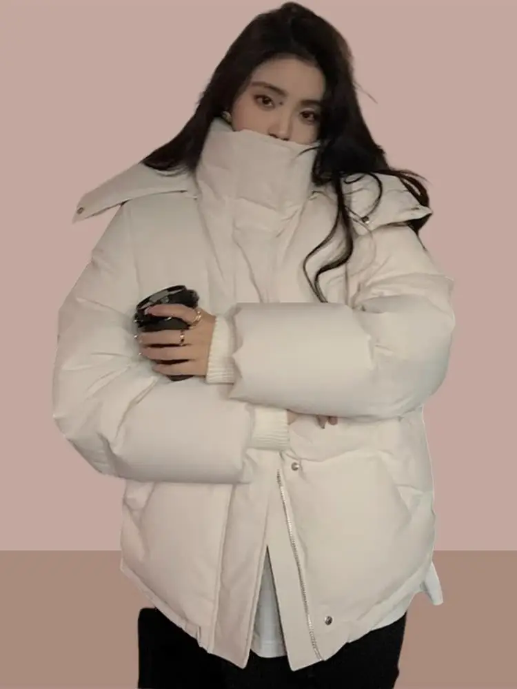 

Стильная утепленная хлопковая куртка-парка для женщин: модная повседневная модель свободного кроя с прочной молнией, укороченная