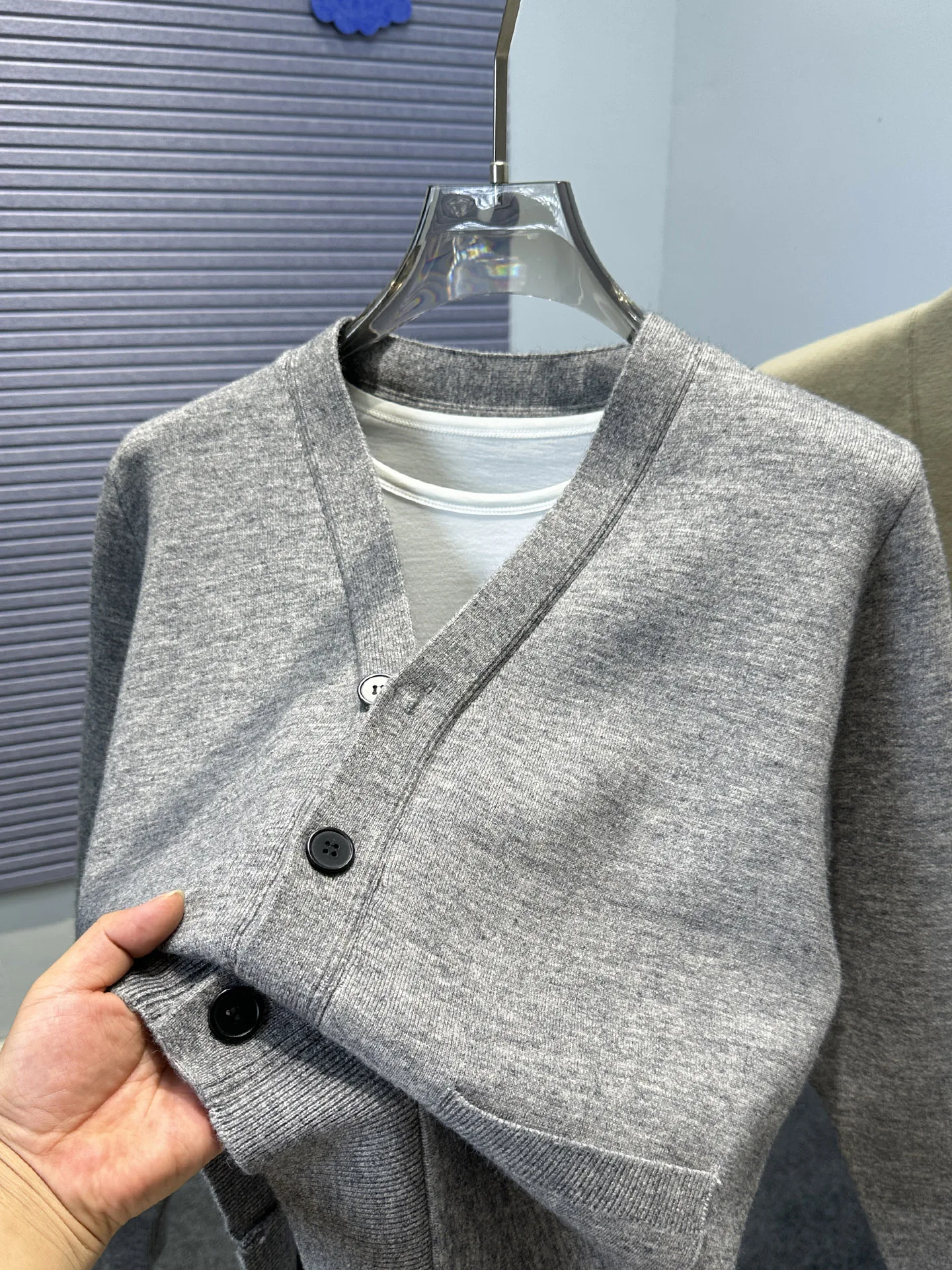 

Men's V-Ne Knitted Cardigan Thi Winter Outerwear Simple Color Sweatirt Jaet with ket Versatile Soft Nylon Blend