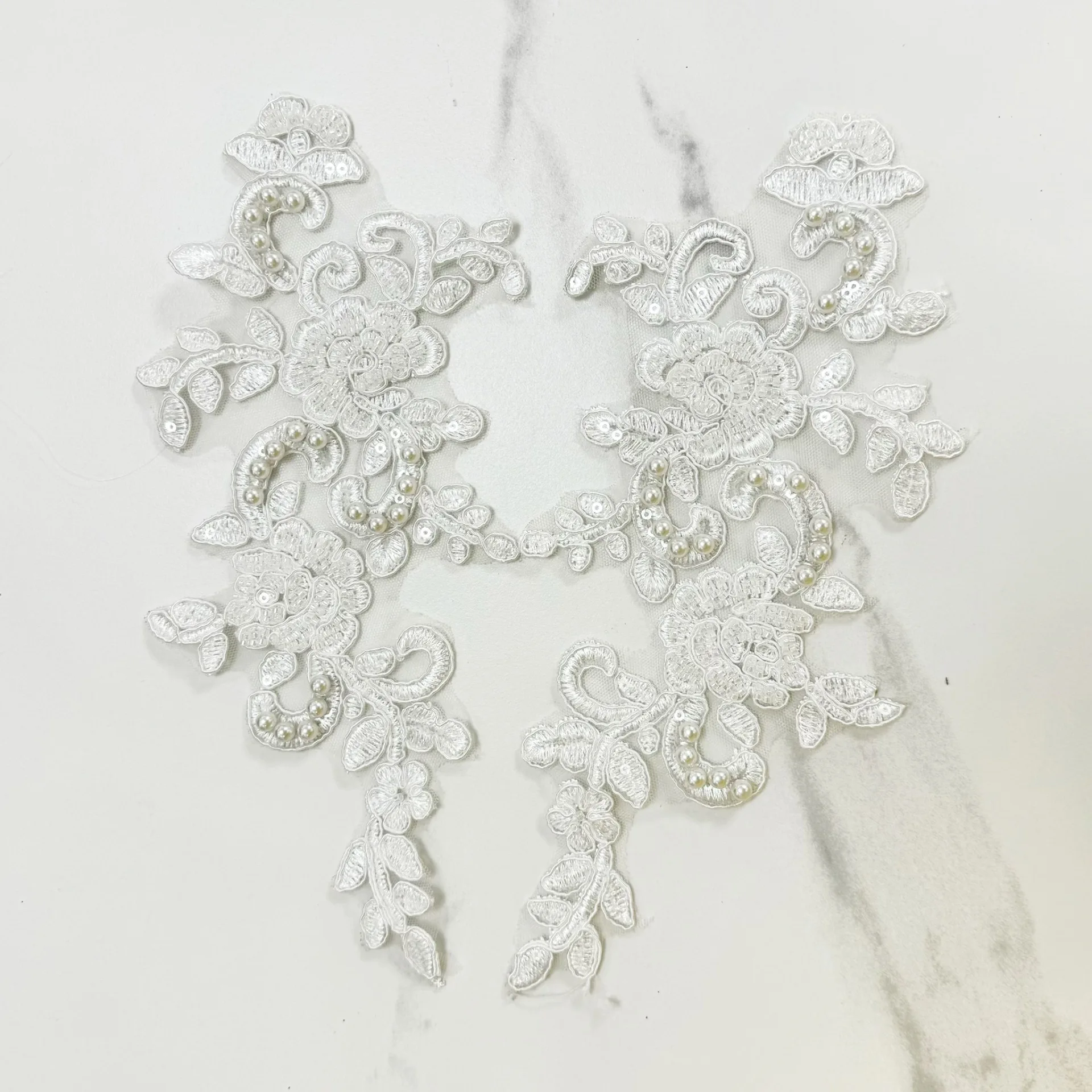 Adorno de encaje bordado de tul, adornos de perlas, patrón combinado, Material aplicado Floral térmico con cuentas pesadas a mano