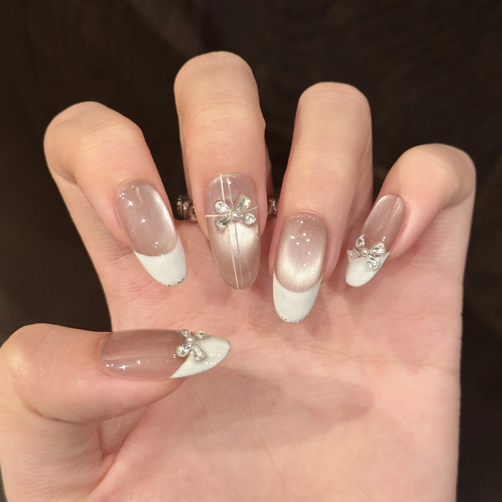 10Pcs Sweet Cool Black French with Bow Nails Tips Diamond Gradient Plaid Press on Cat's Eye Fake Nails Round Head Art False Nail