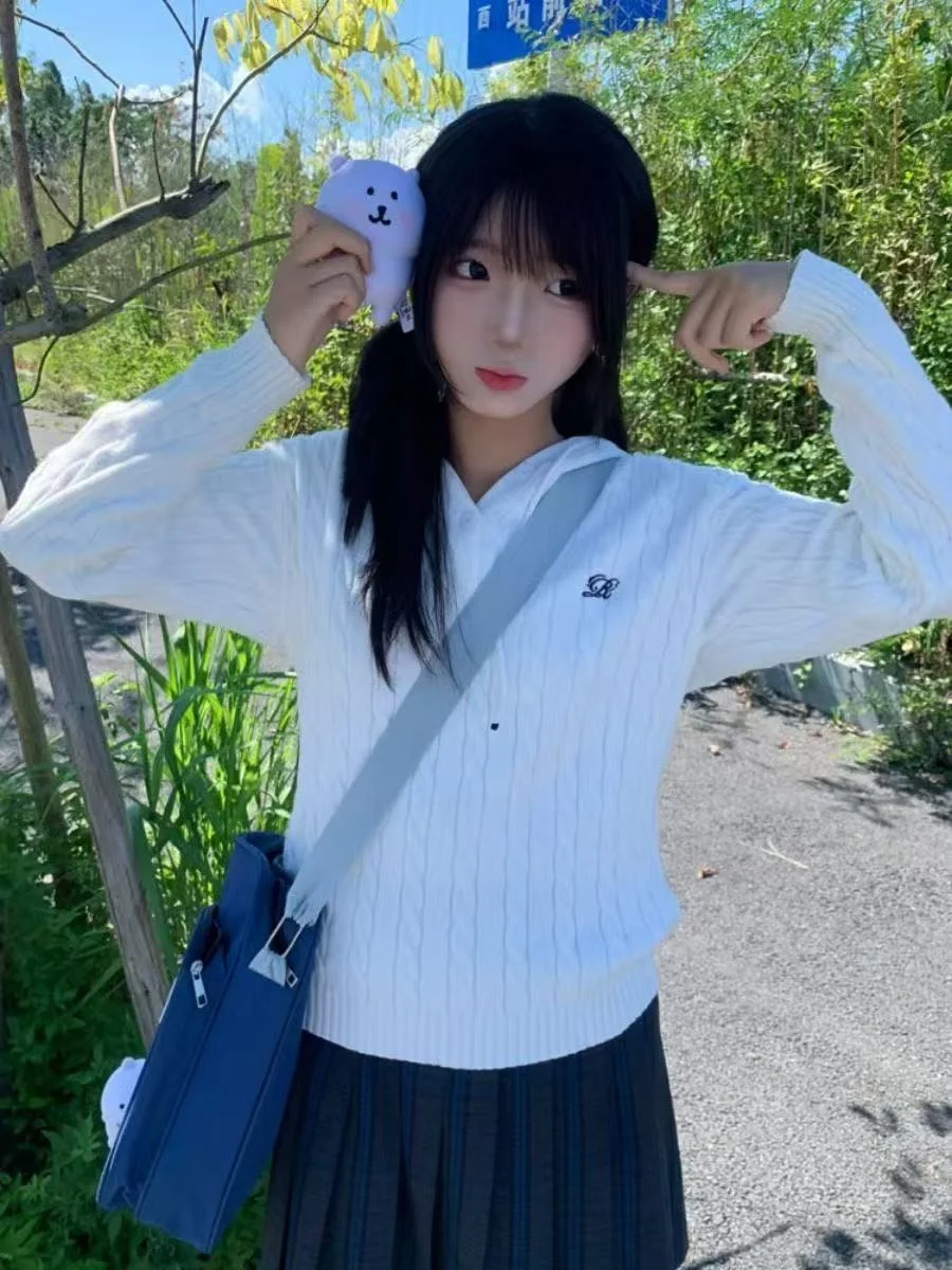 

Осенне-зимний комплект JK: вязаный свитер с длинными рукавами и капюшоном на шнурке, в клетчатую юбку, для женщин