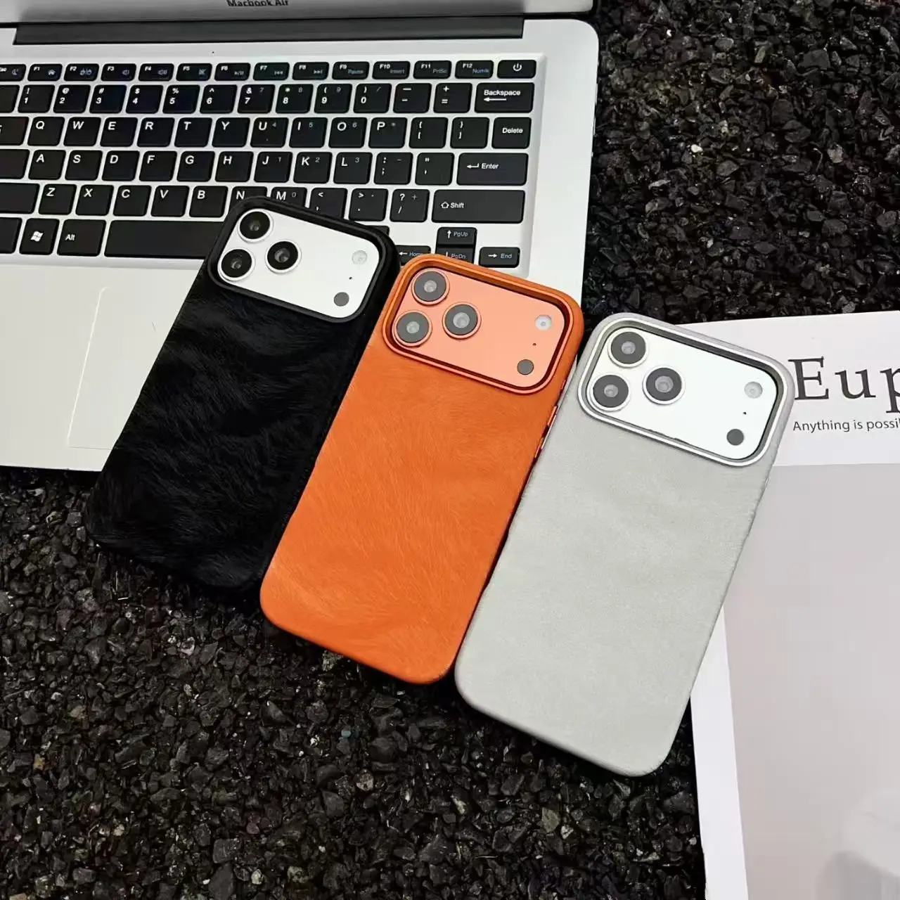 Adecuado para iPhone17 16 15Promax MagSafe carga inalámbrica magnética patrón de montaña nevada sensación de piel de lana funda de teléfono anticaída