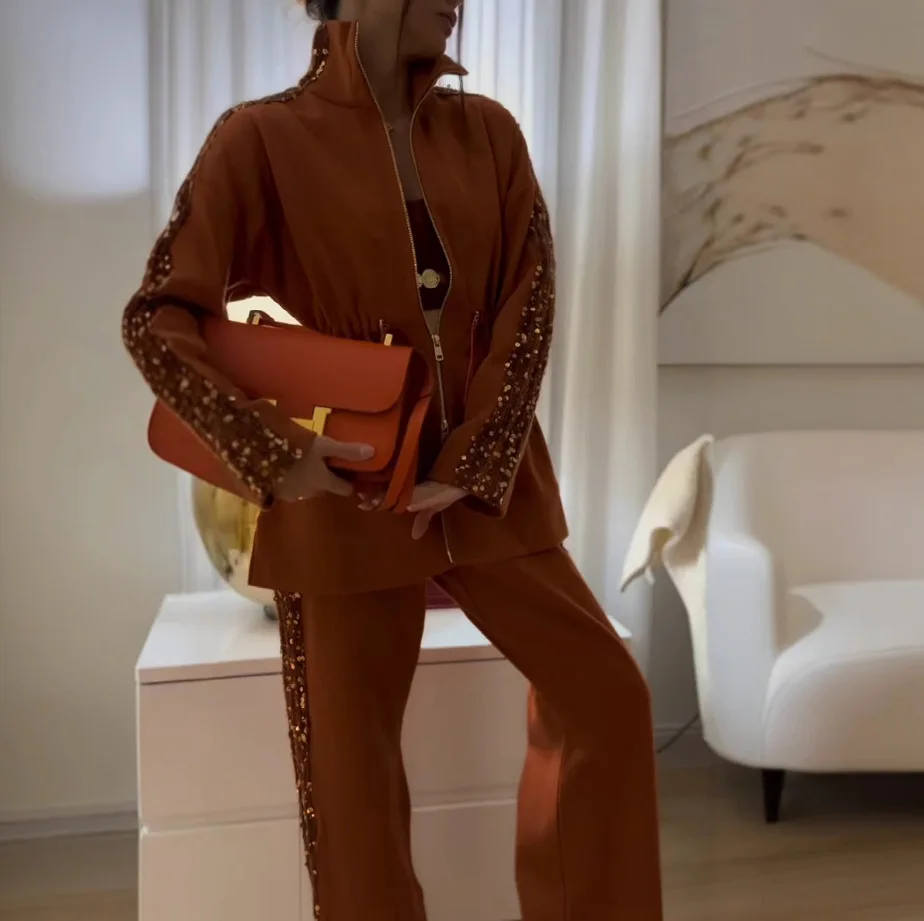 ชุดเซ็ตเสื้อแจ็คเก็ตบอมเบอร์ซิปแต่งเลื่อมสำหรับผู้หญิง กางเกงขายาวเอวสูง ชุดสองชิ้น แฟชั่นฤดูใบไม้ร่วงสำหรับผู้หญิง ปี 2025