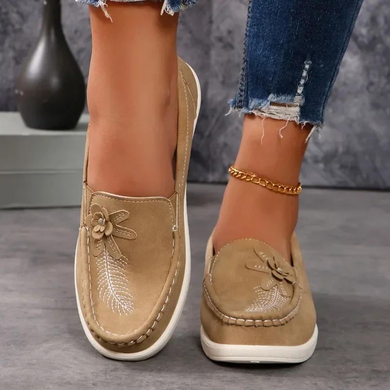 Fashion Women Shoes 2024 Hot Sale Women's Flats Casual Loafers Comfort Soft Bean Flats Casual Appliques Slip on Ladies Shoes