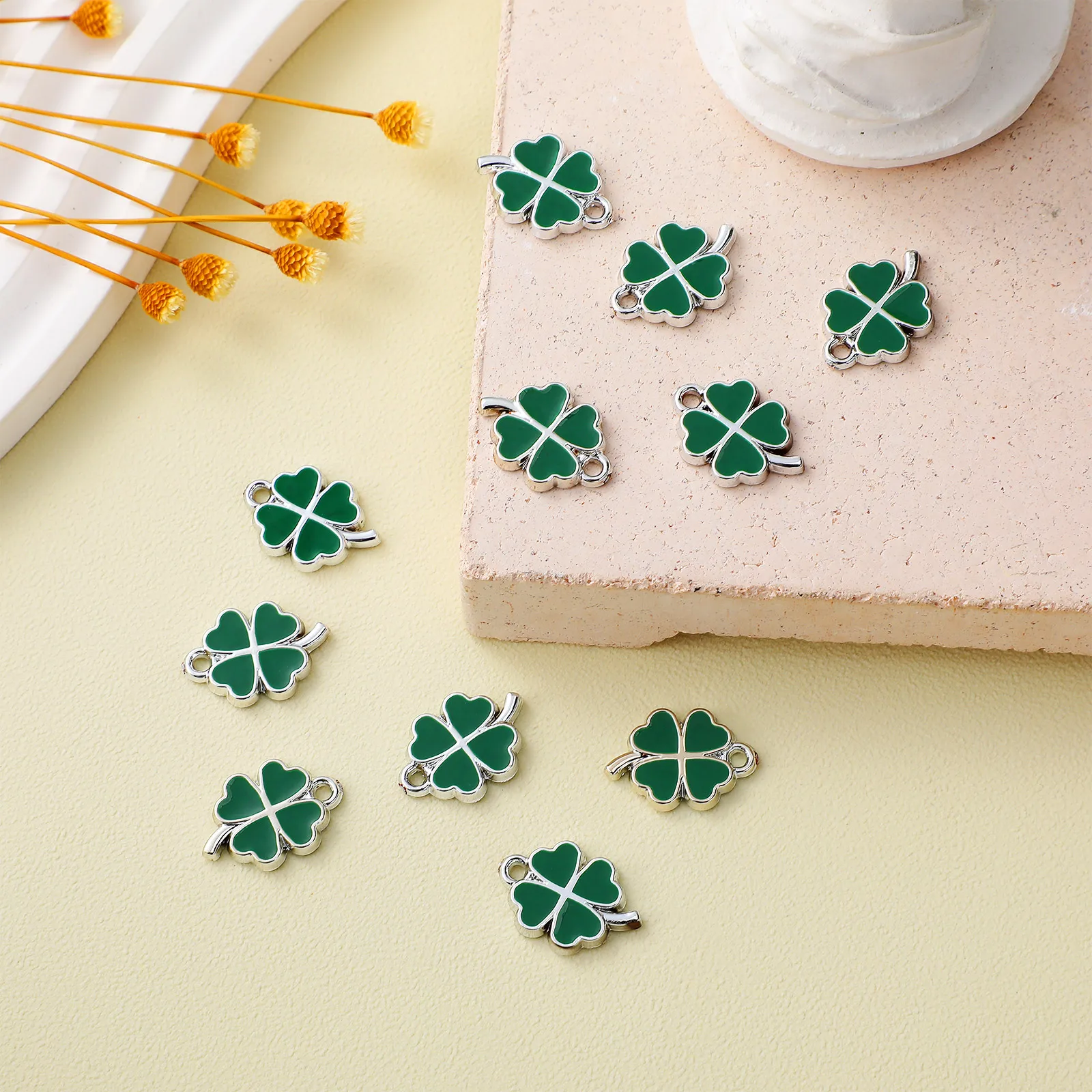 

25 Pcs Four Leaf Jewelry Charm Bracelets Four-leaf Shamrock DIY Pendant Plastic Charms for Making Travel