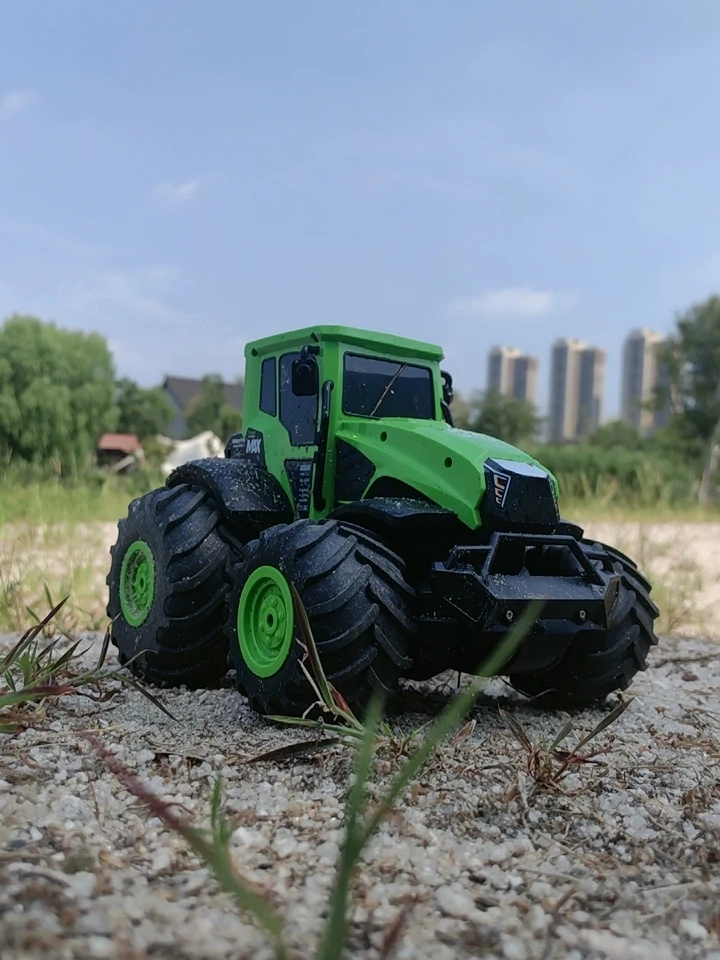 Aquatic farmer car all-terrain amphibious head driving large capacity battery rotating in situ boy toy car gift