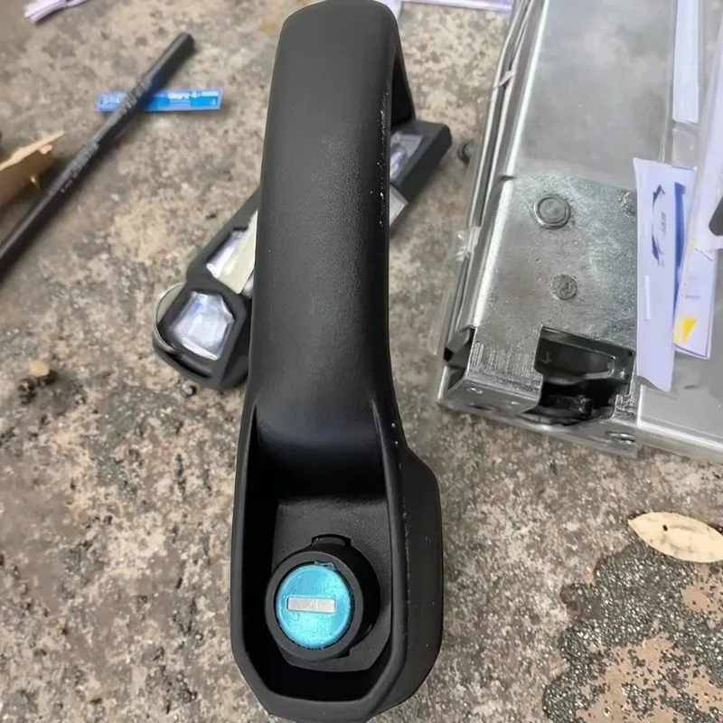 Mini Excavator Cab Door Lock Assembly, with Handle External Lock Block 252910833, Suitable for Compact Excavator Fast Delivery