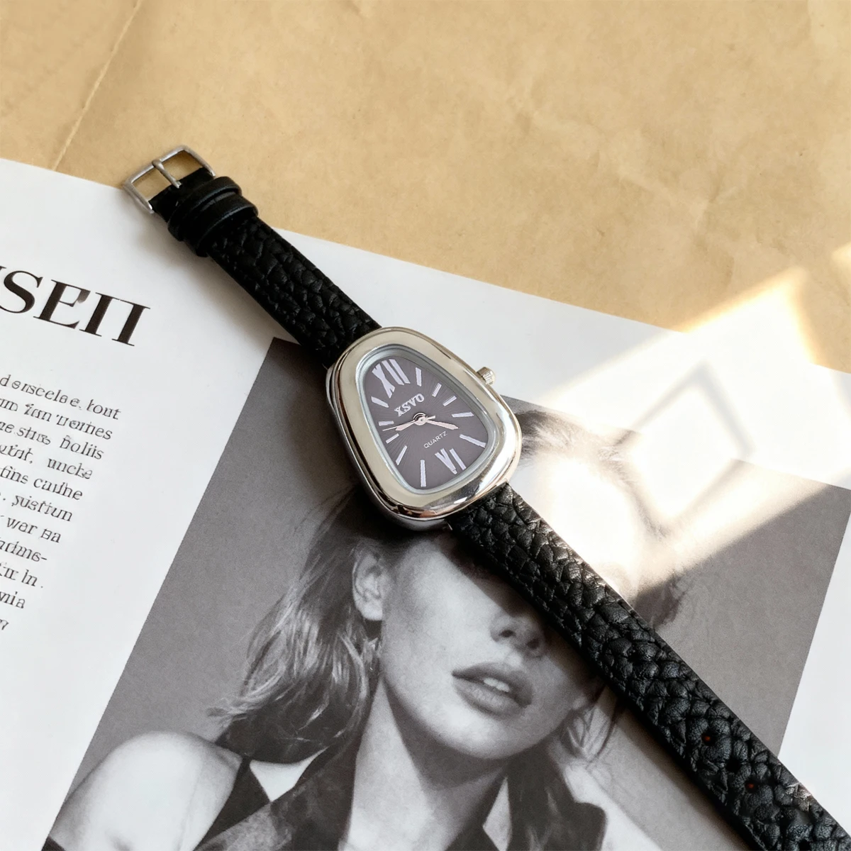 ساعة كوارتز نسائية عصرية ومتعددة الاستخدامات بحزام جلدي على شكل رأس الثعبان، مناسبة للارتداء اليومي، وهدايا عيد الميلاد #1