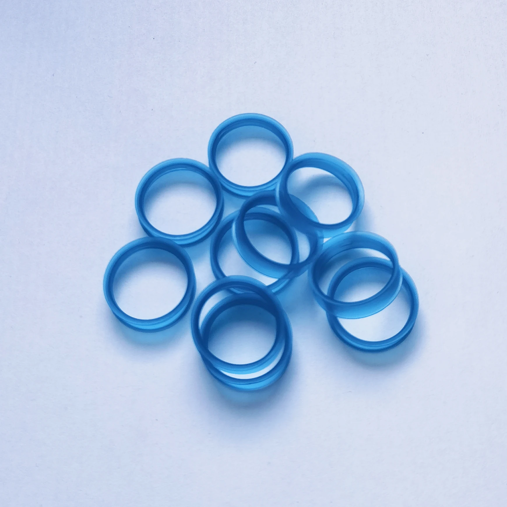 حلقات الأصابع البلاستيكية تُدرج قطع غيار مقص تصفيف الشعر