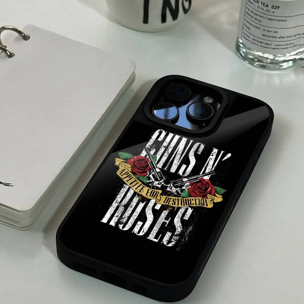 حافظة هاتف G-Guns N A-Axl Rose Roses لهاتف iPhone17,16,15,14,13 Plus، Pro Max Magnetic للشحن اللاسلكي Magsafe