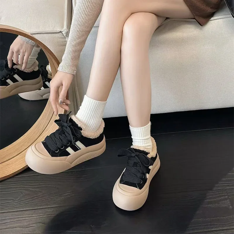 Sepatu kulit jelek Lucu wol domba Timur Laut roti katun wanita kasual baru beludru hangat Sneaker olahraga Lace-up Ins modis