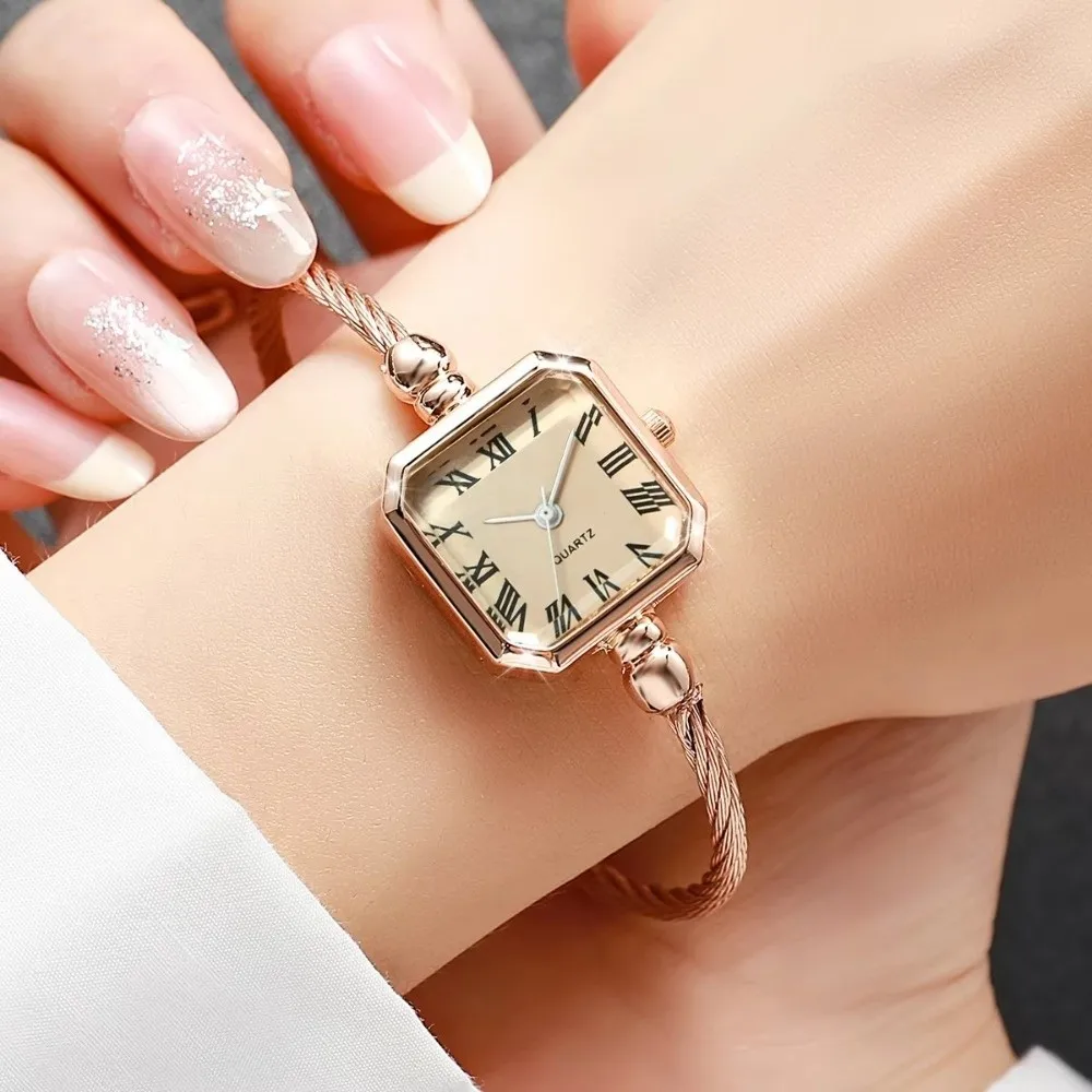 Open-Ended Bracelet Bracelet Watch Analog Display Miniature Design Quartz Watch Digital Square Dial Compact Size